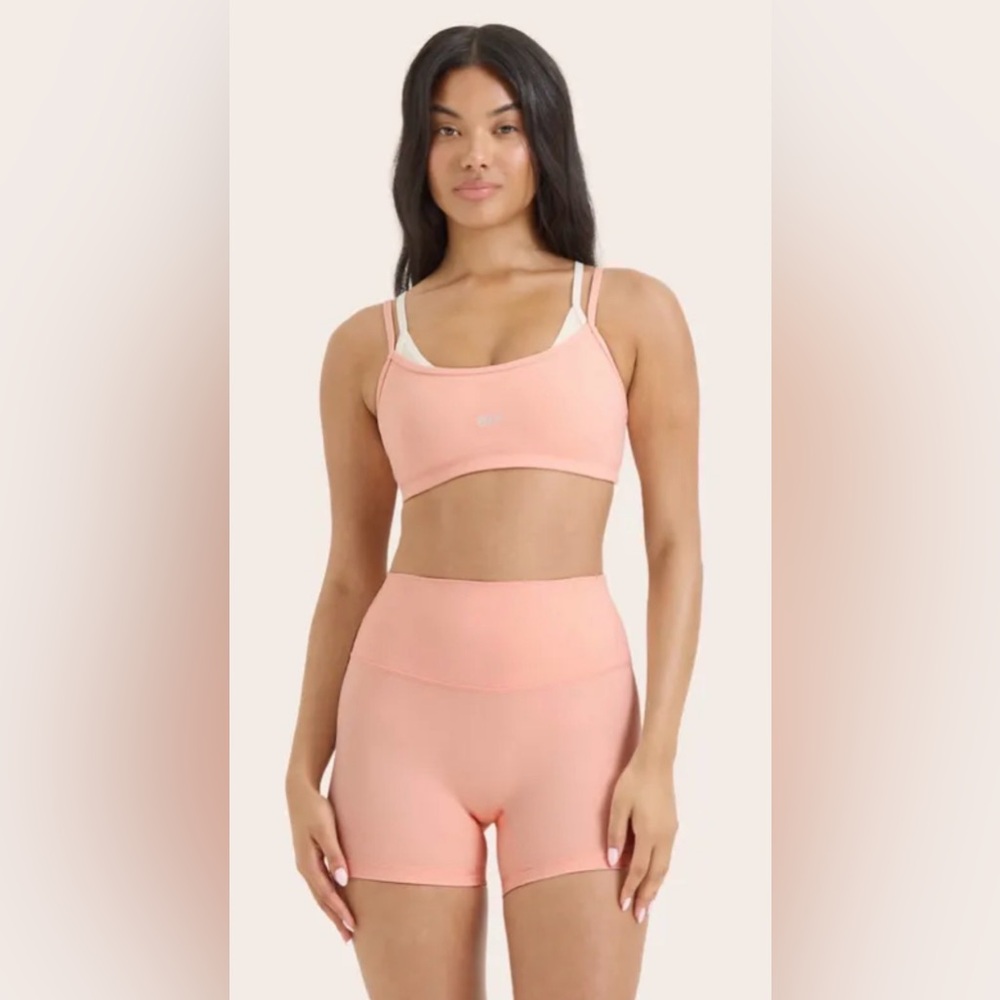 NWOT Set Active Form Cloud Set